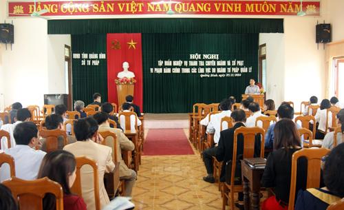Đ/c Trần Văn Lê, Phó Giám đốc Sở Tư pháp phát biểu khai mạc Hội nghị